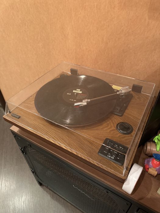 Продам виниловый проигрыватель Lenco LS-55