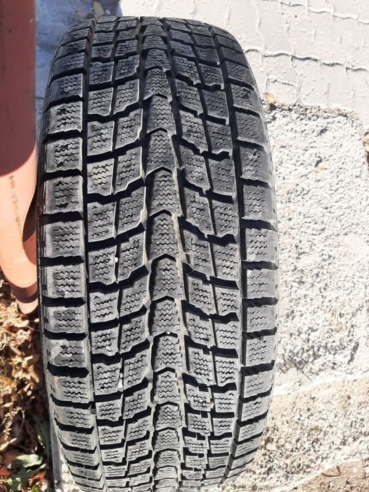 Продам шины 235/55/18 данлоп