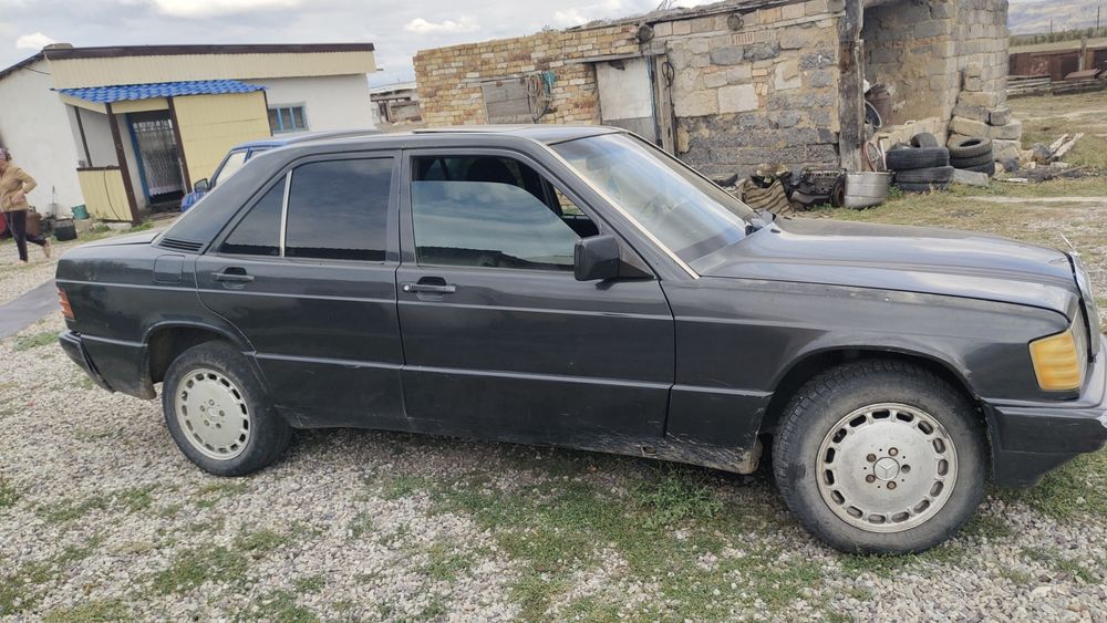 Мерседес 190.гв1990.об3.00