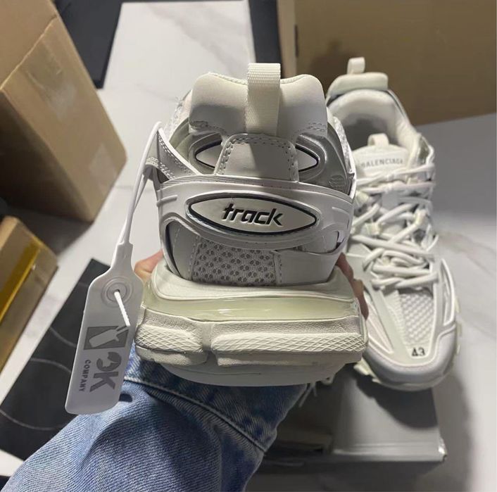 Balenciaga track alb