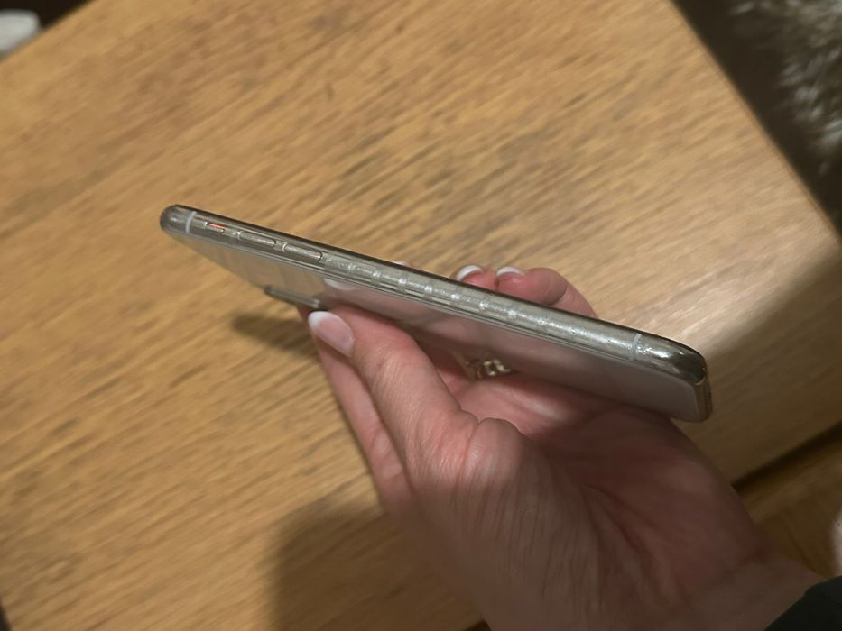 Iphone XS  White  64 gb