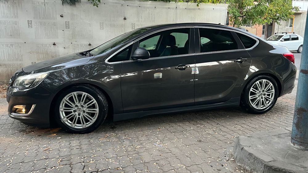 Opel Astra J Sedan Facelift | 2014 | 1.7 CDTI 167 CP | WEBASTO | Piele Maro | Full CustomPreț: 5.999 € Negociabil (mașină personală)