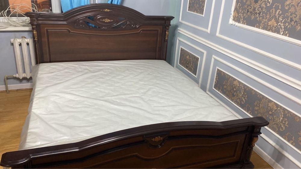 Продам спальный гарнитур