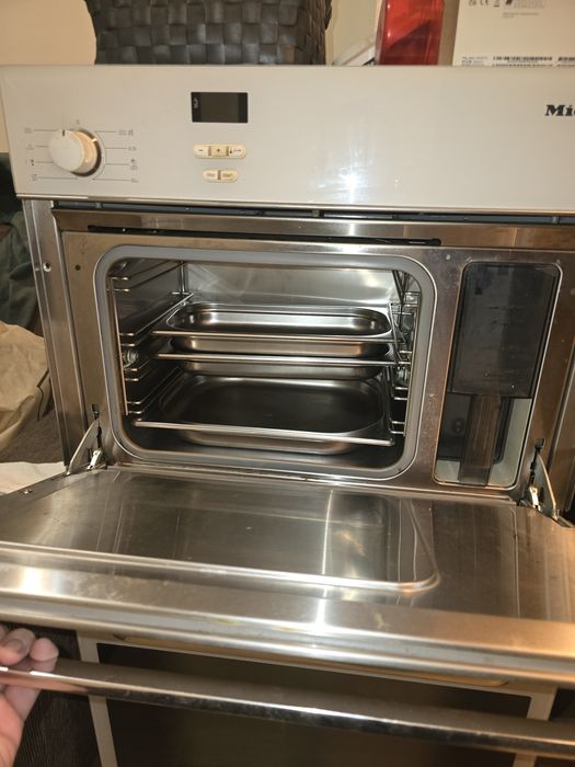 Cuptor electric și steamer MIELE
