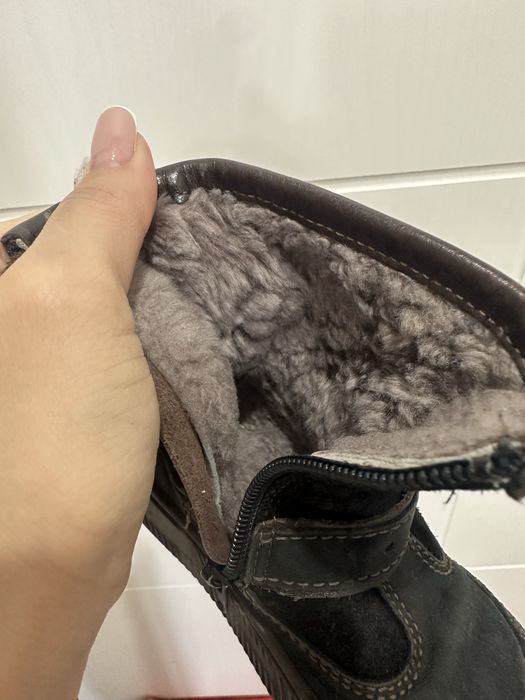 Продам детскую обуь зима