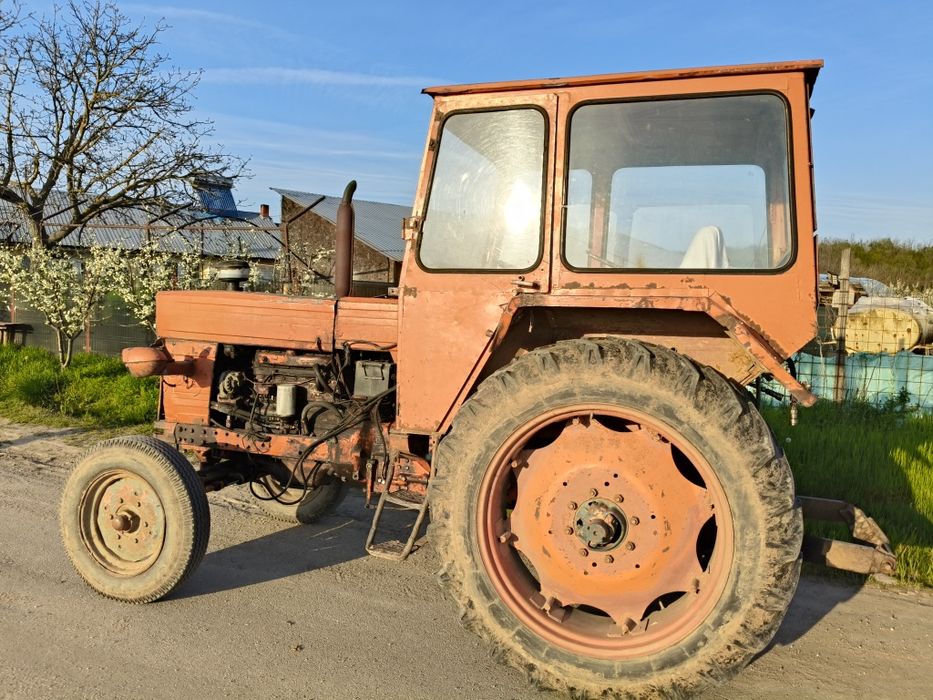 Vând tractor U650