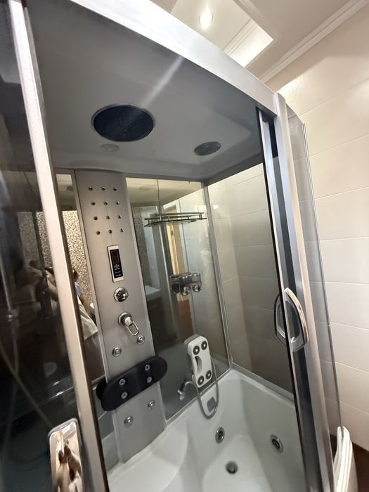 Душ кабина с гидромассажем