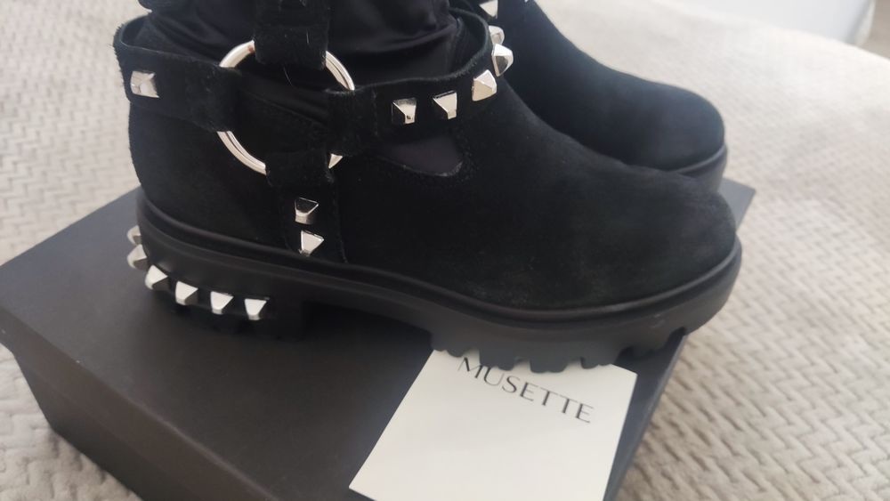 Musette Много ефектни велурени боти