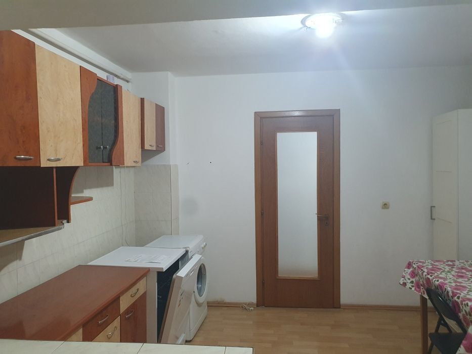 Închiriez apartament spațios