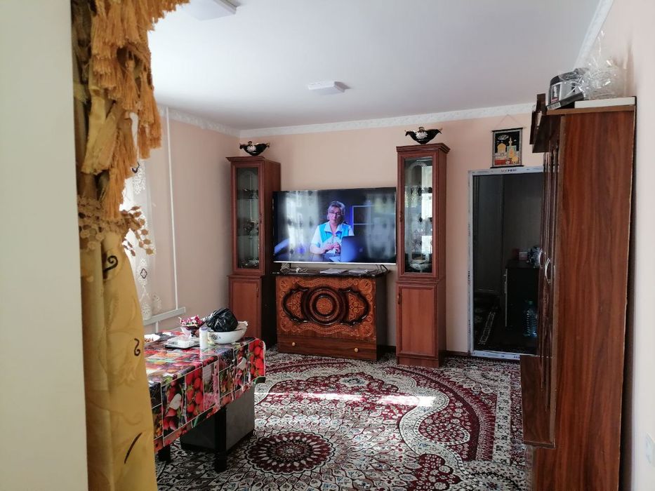 Chirchiq Azotchikda 12 xonali hovli sotiladi