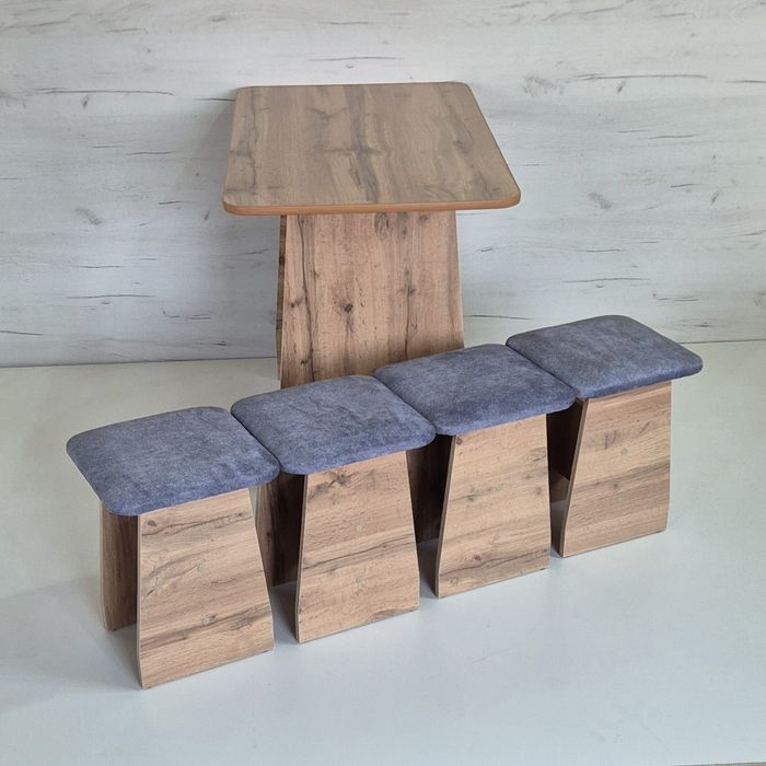 Стол с табуретками