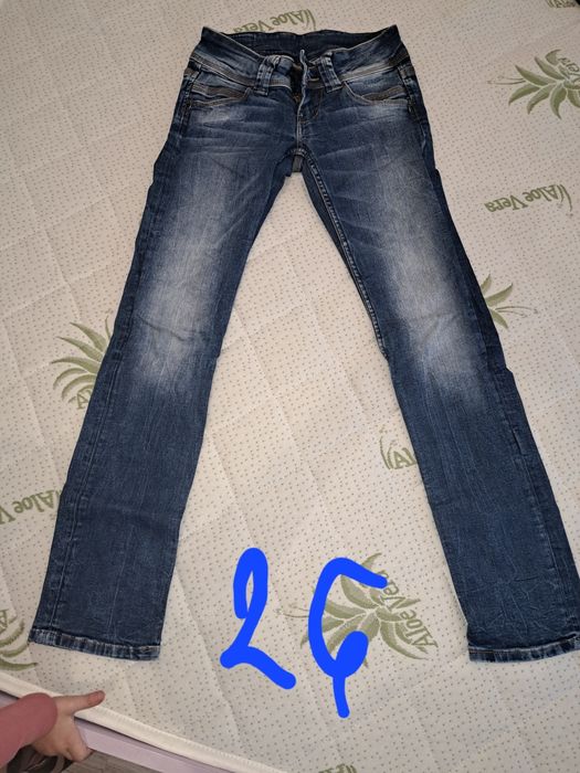 Запазени дамски дънки