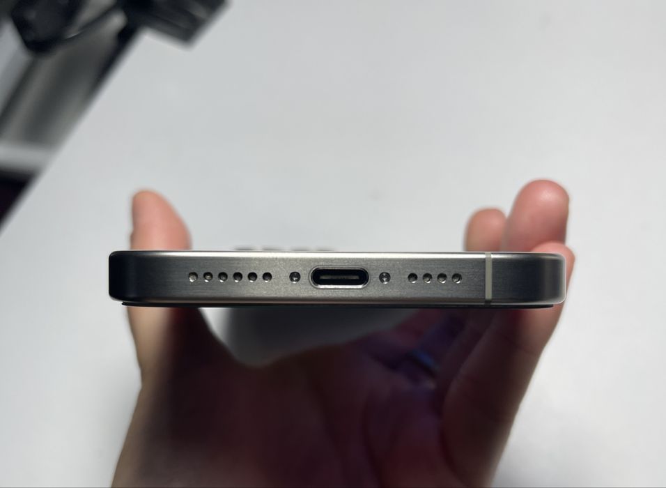 Продаю свой Iphone 15 pro max 256gb titan 88%