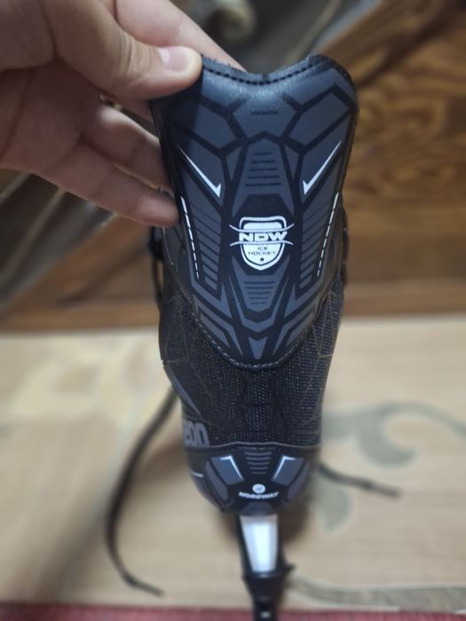 Хоккейные коньки и сумка