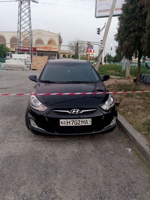 Hyundai 2011 ideal