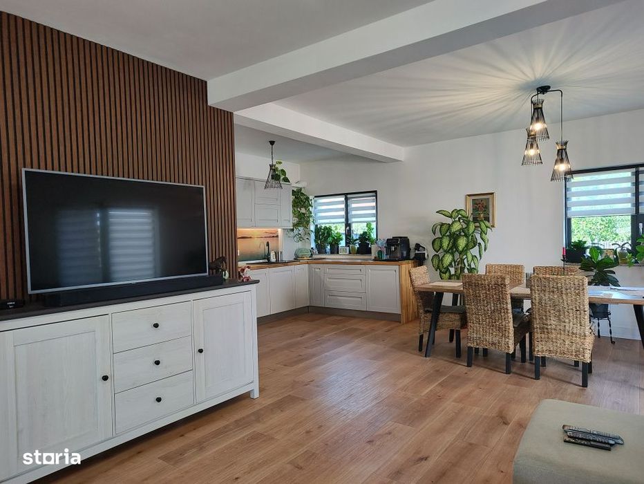 Duplex/casa cuplata, amplasat bine, corect construit, Apahida-Campenes