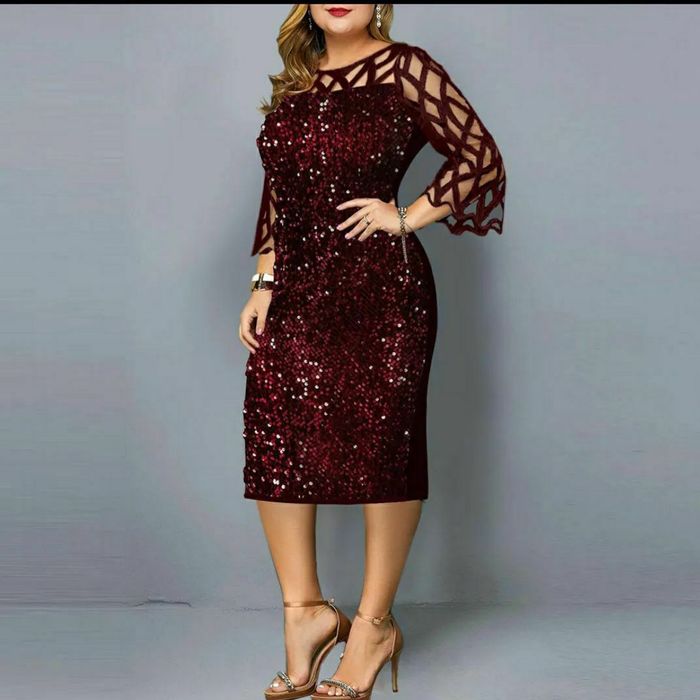 Rochie din dantelă cu paiete