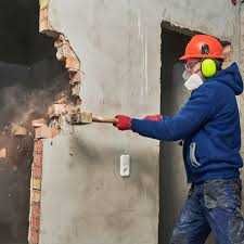 Curatenie apartamente , case , subsol bloc , spatii comerciale , eliberare moloz , moluz