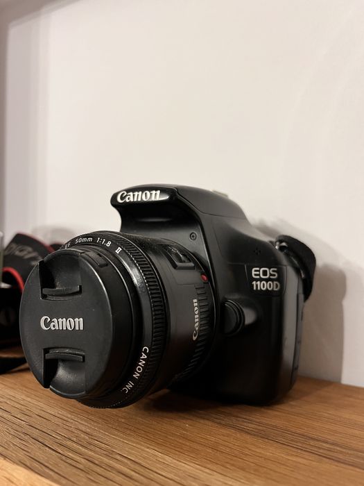 Canon 1100D cu obiectiv fix 1.8
