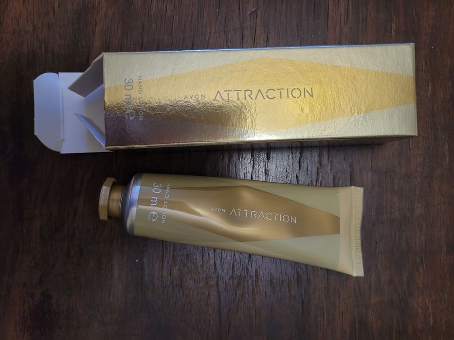 Crema de maini Attraction pentru ea Avon