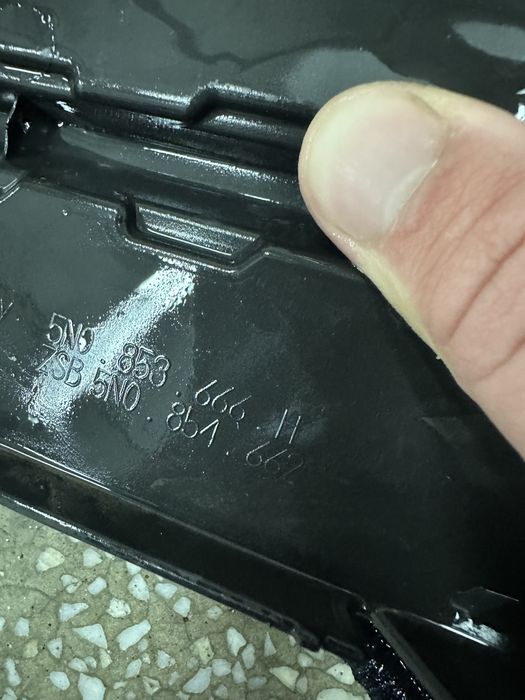 VW Tiguan Mk1 12-16г Дясна основа решетка за халоген Ое