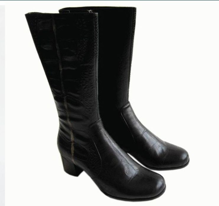 Сапоги две модели (на 39/40 размер)