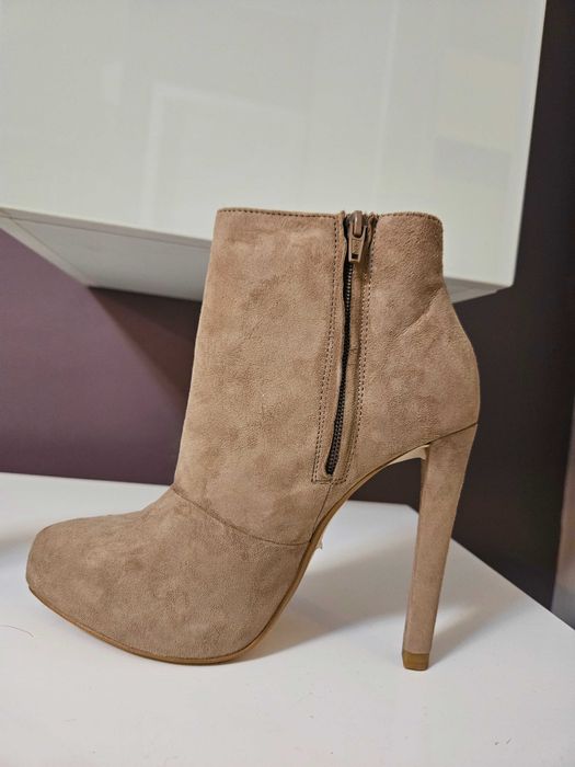 Дамски боти Zara на висок ток