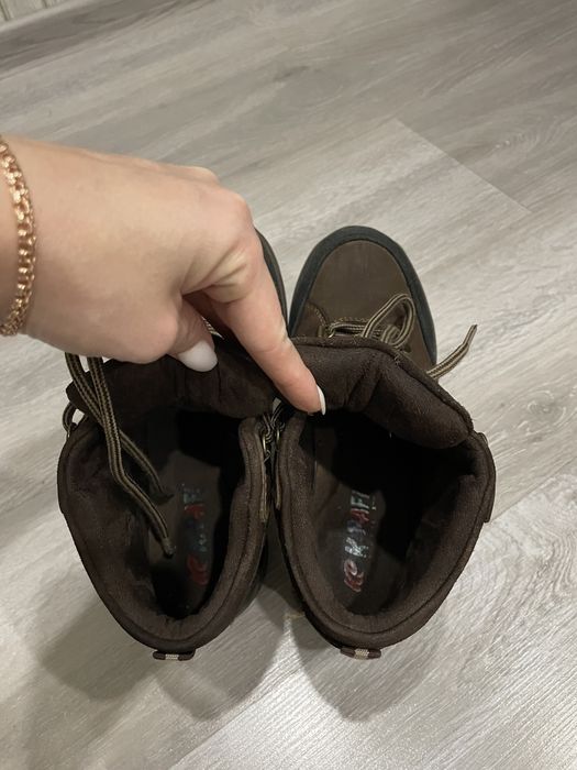 Продам ботинки