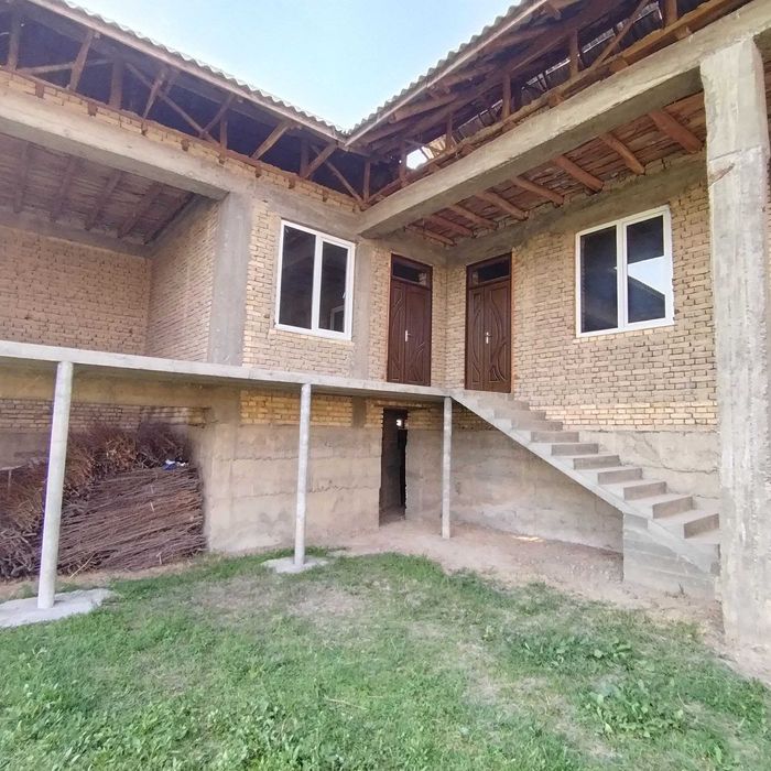 Andijon tumanida hovli uy sotiladi