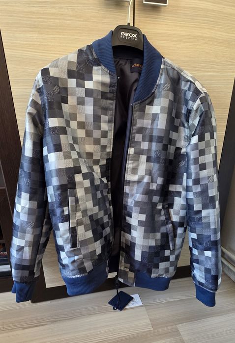 Geaca, model deosebit, Louis Vuitton, mărimea 46