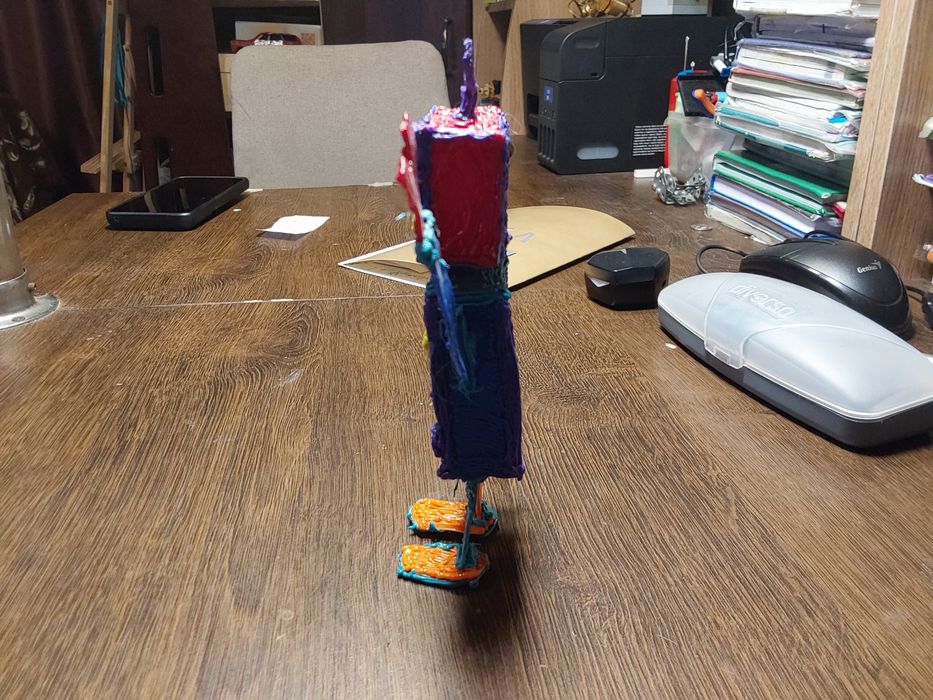 Продам фигурку робота