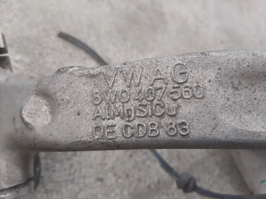 fuzeta dreapta fata 2.0 tdi deu audi a4 b9 8w 2018 8w0407560   8w0615312e