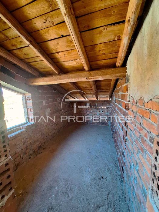 Двуетажна къща в Беловица