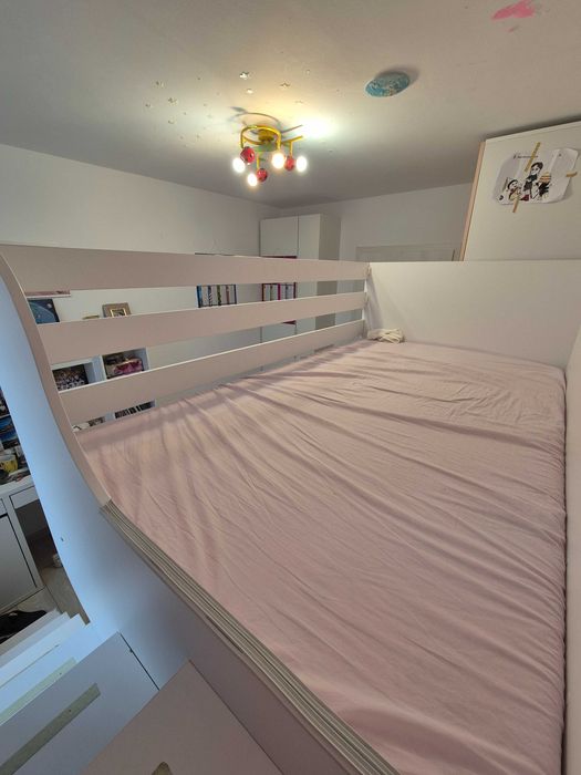 Vand pat supraetajat alb cu spatiu de joaca sub pat