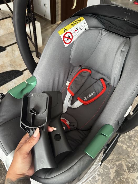 Carucior Cybex Eos Gold Basic + Scoica Aton B2 + adaptori + baza Isofix