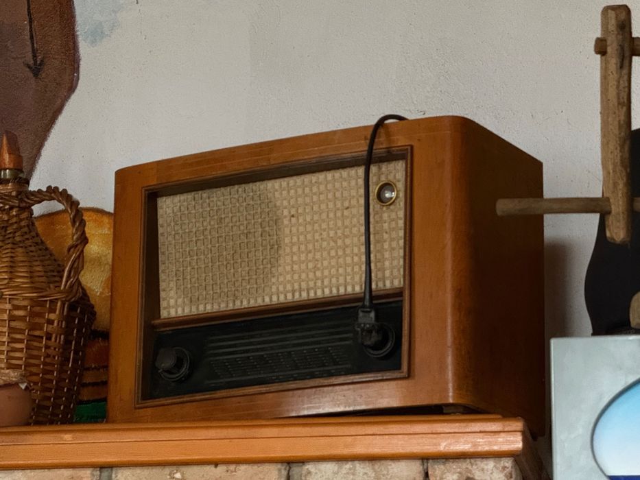 Старинни радиа / грамофони и носии