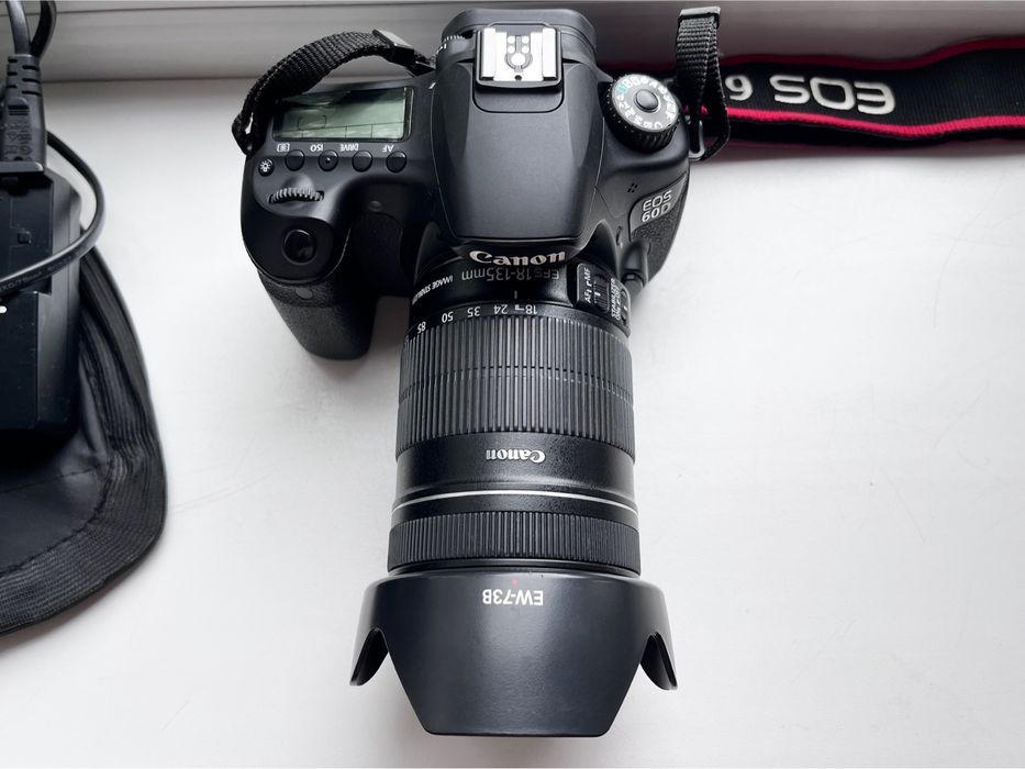 Canon 60D с объективом 18-135