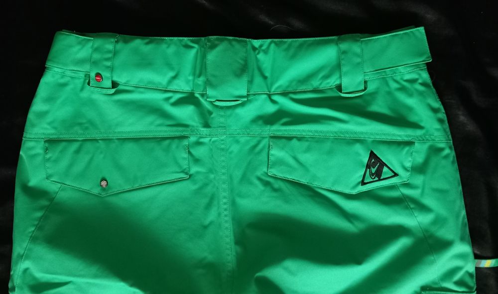 O'Neill ски/сноуборд екип M/L
O'Neill ски/сноуборд екип M/L