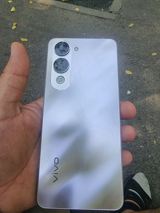 продам телефон Виво 04е и второй телефон TECnO
