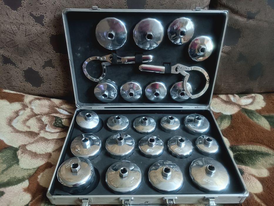 Продаю инструмент для замены масла