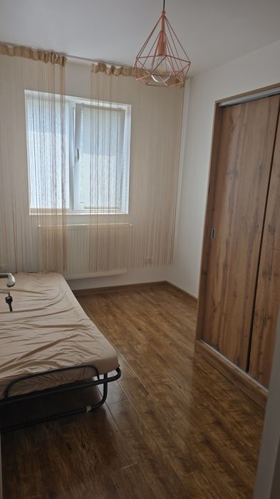 Inchiriez apartament 3 camere