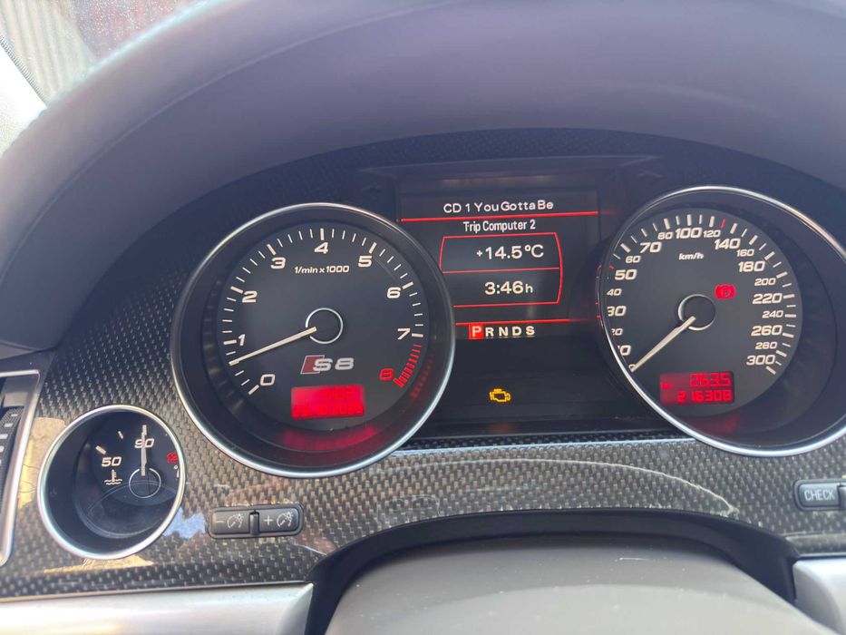Audi S8 - 5.2 V10