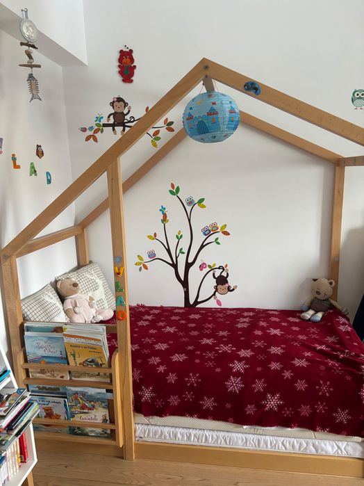 Pat din lemn stil casuta montessori