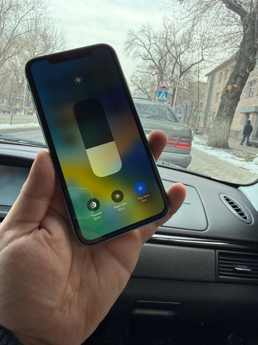 Продам телефон Айфон 11