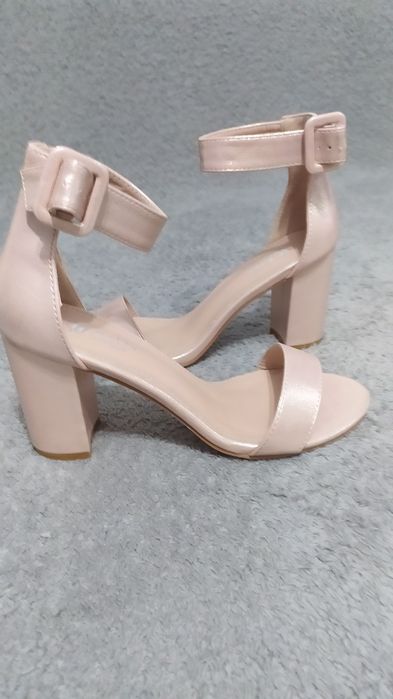 Vând sandale dama,nr 37