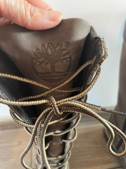 Продавам дамски ботуши Timberland и боти Mustang