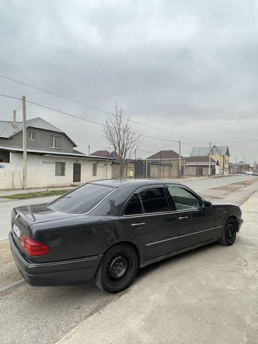 Продам Mercedes 210