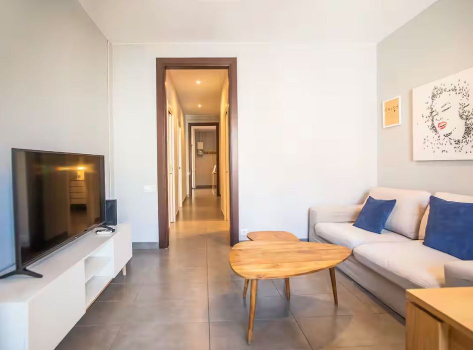 Дава се под наем Двустаен апартамент в София, Витоша - 66 кв.м за 438.6 € - Снимка #1