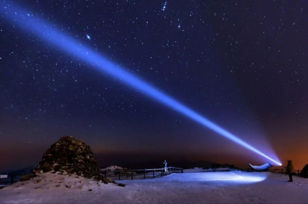 Мощный электрический фонарь