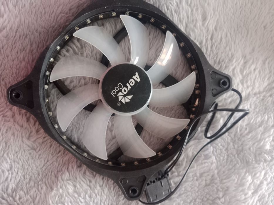 Вентилятор охлаждения компьютера